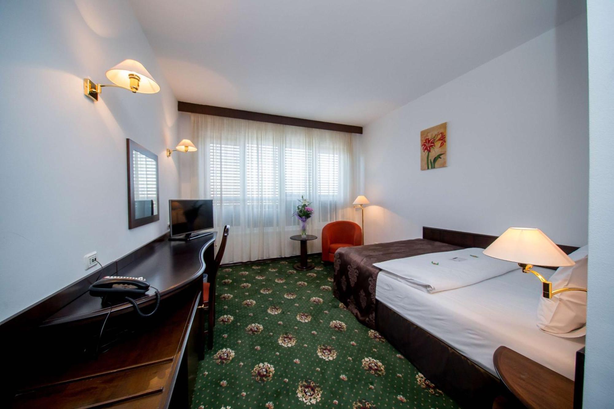 Best Western Central Hotel Arad Exterior foto
