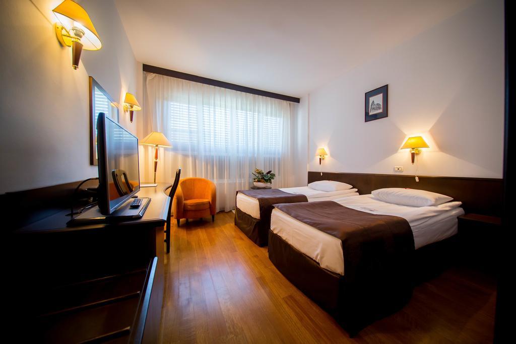 Best Western Central Hotel Arad Exterior foto