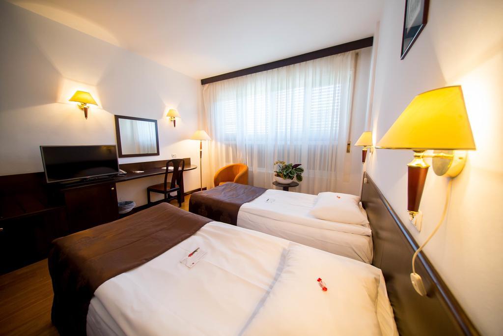 Best Western Central Hotel Arad Exterior foto