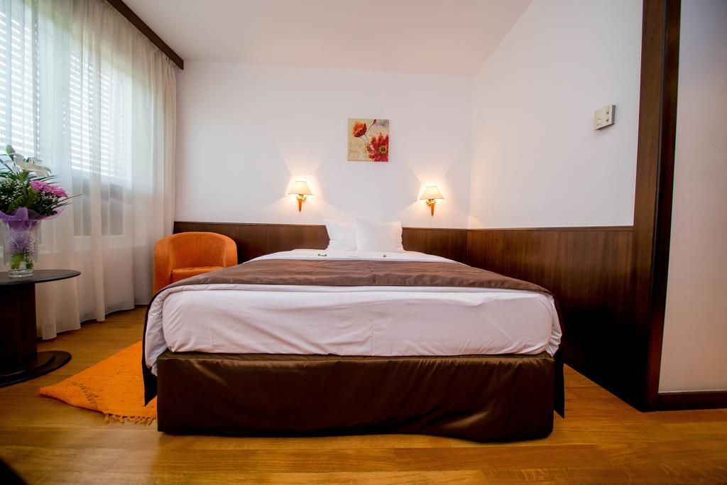 Best Western Central Hotel Arad Exterior foto